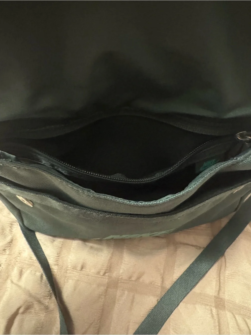 Nike unisex crossbody